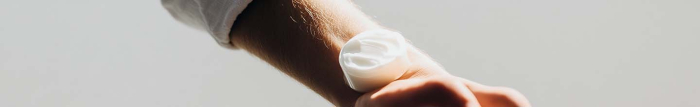 Quelle est la meilleure cr&egrave;me pour enlever les taches brunes sur le visage ?