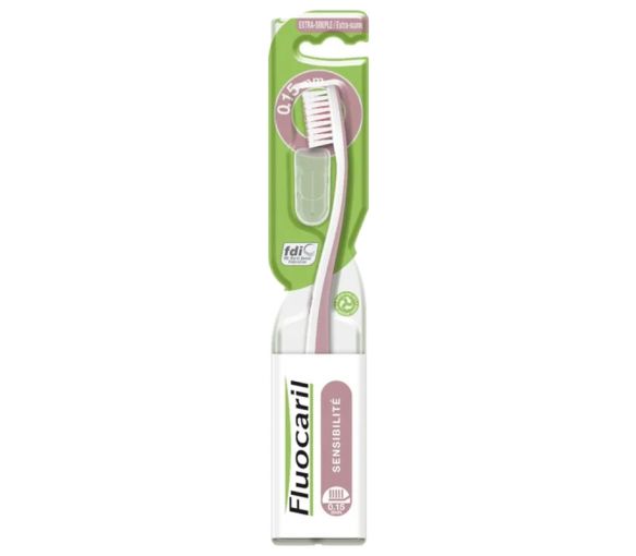 Brosse à dents extra-souple Sensibilité Fluocaril - une brosse à dents